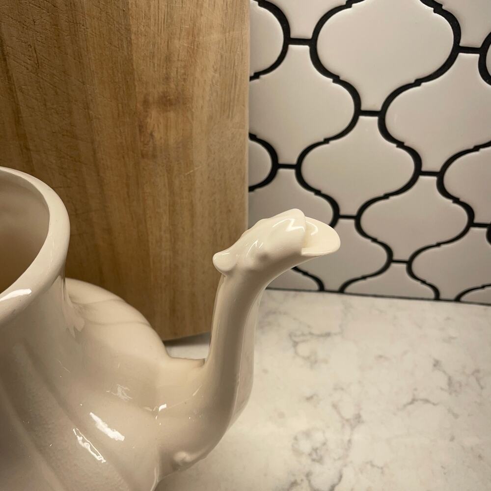 LOMA 1960's Footed Coffee/Hot Cocoa Pot Victorian style ivory white shabby chic - Picture 5 of 9